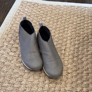 Merrill Women’s Alpine Chelsea Boots Gray Size 8